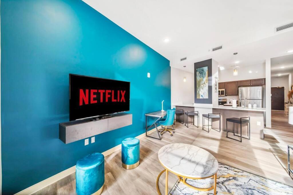 Heart Of Downtown Cleveland, With Free Heated Pool And Gym With Steam 413